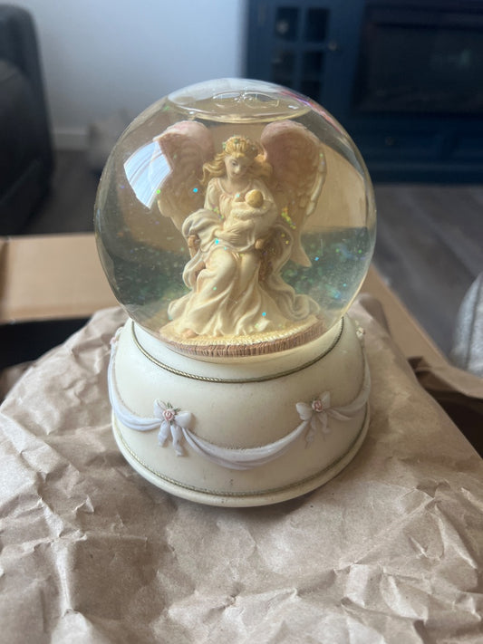 Angel snow globe