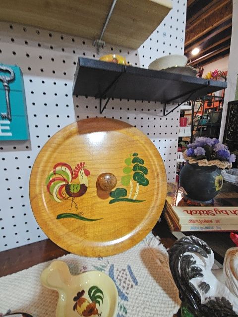 12" inch vintage Kitchen Wooden Hand Painted Rooster Wall Plaque . WOODCRAFTERY Made in America