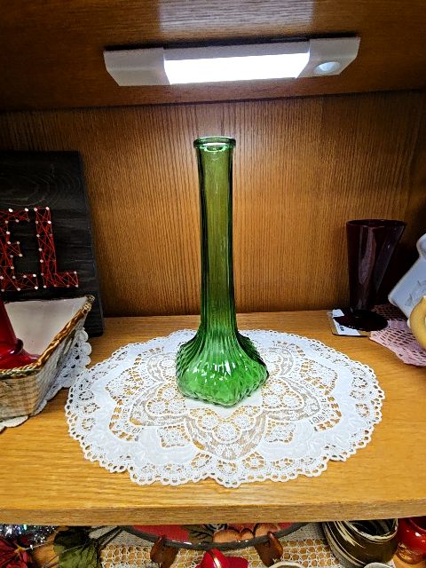 Vintage VINTAGE EMERALD GREEN GLASS #2 HEXAGON BASE TALL NECK BUD FLOWER VASE 9" TALL