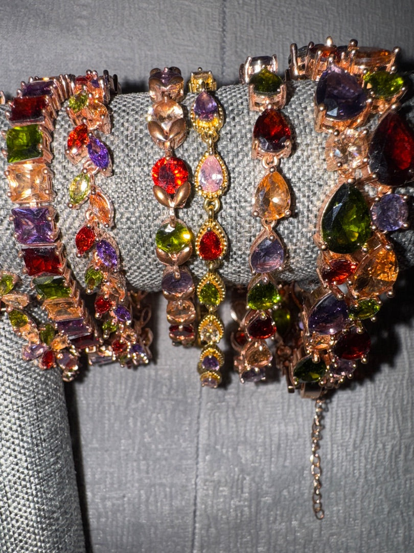 Jewel tones Unknown Multi jewel toned bracelet in gold tone metal, 7 to 8 inches