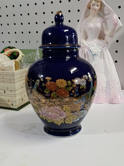 Asian ginger jar peacock, Approx 6"