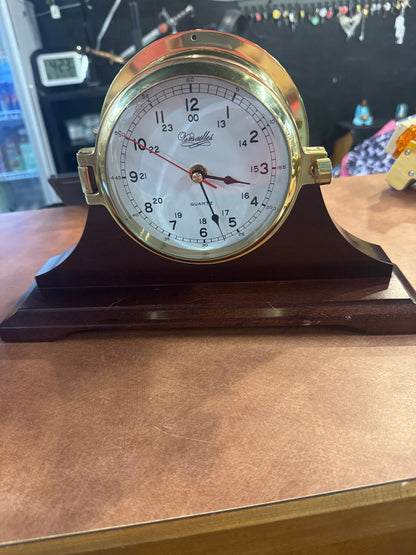 Manual clock quartz