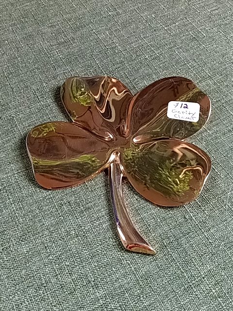Gold Gerity Clover paperweight