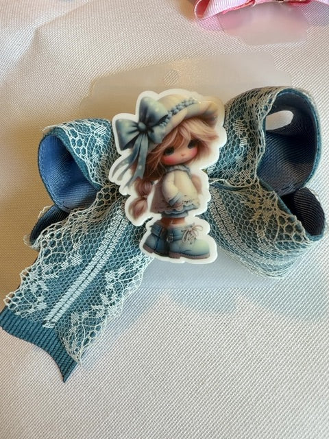 Resin center lace boutique bow, 3.5”