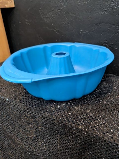 Wilton silicone bundt cake mold