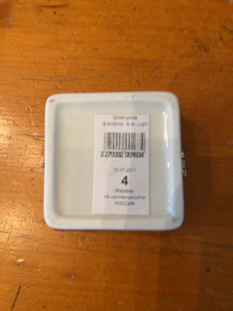 Vintage porcelain trinket box