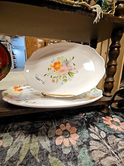 Dolly Parton White flowered platter JC