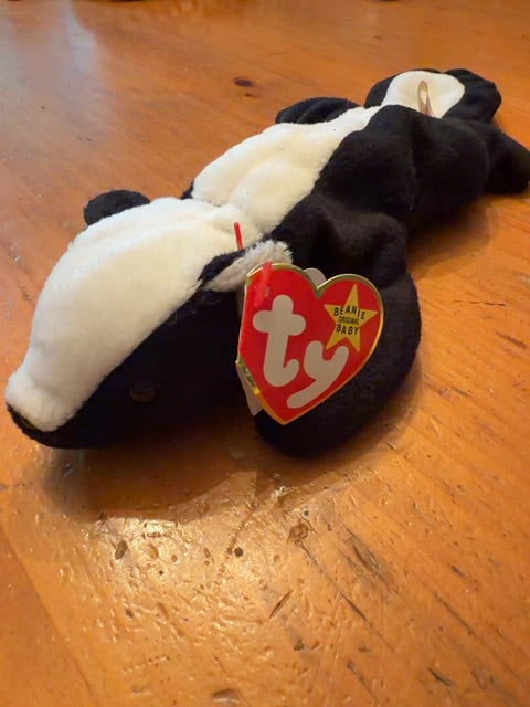 Beanie baby Stinky. With tag.