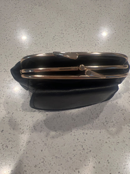 Fox Valley Traders Dual Clasp Leather Coin Purse