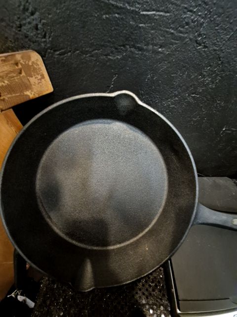 Black  Cast Iron Frying Pan, 10"