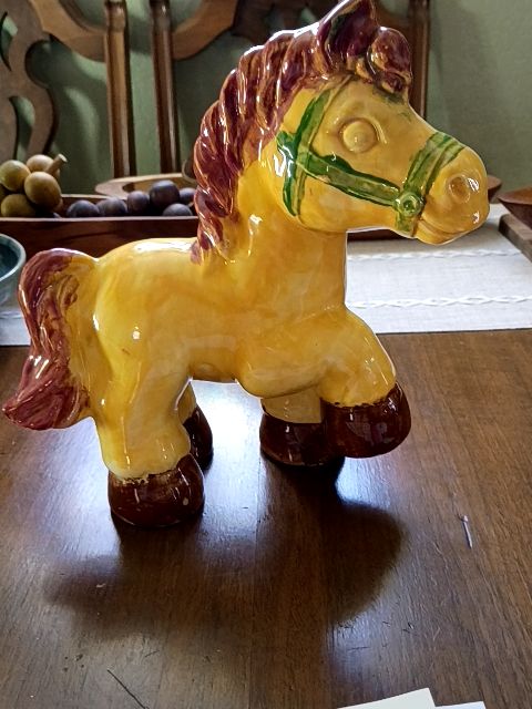 Vintage 1950's yellow ceramic horse 9" x 10"