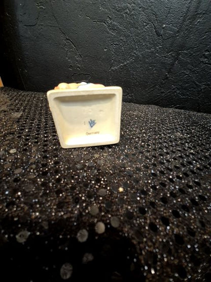 Goebel Hummel "Little Helper" #73, 1.5" × 2.5" × 4"