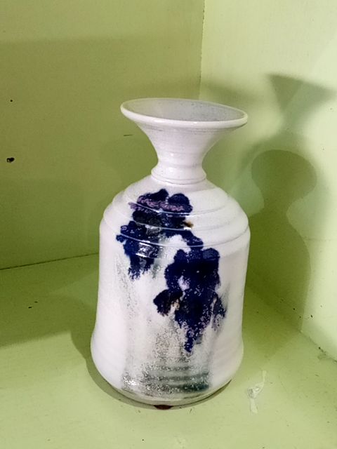 White Clouds Folsom Purple flower vase, Small