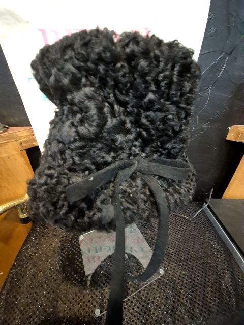 Black 50's Hat w/curly wool pattern on felt