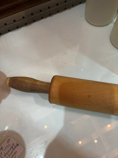 Wood roller style rolling pin