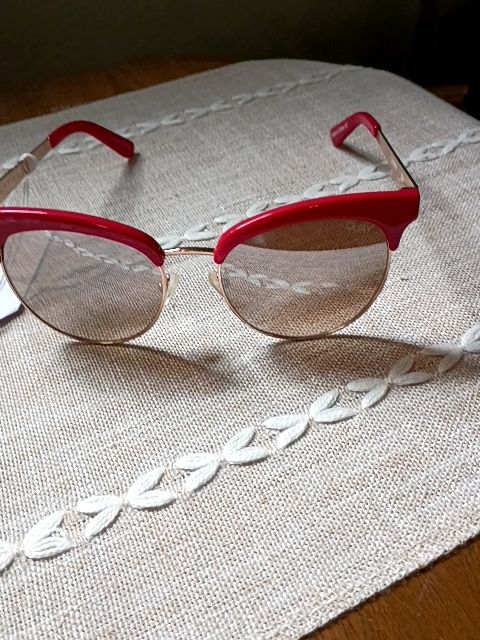 Quay Quay Australia Cherry Sunglasses