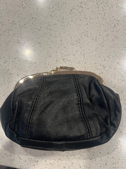 Fox Valley Traders Dual Clasp Leather Coin Purse