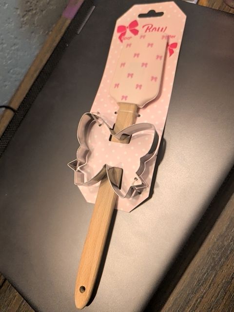 Bow Spatula & Cookie Cutter