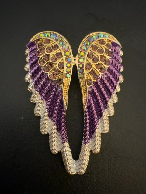 Angel wings brooch