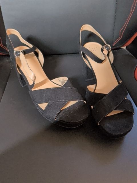 A new day black heels 9 1/2