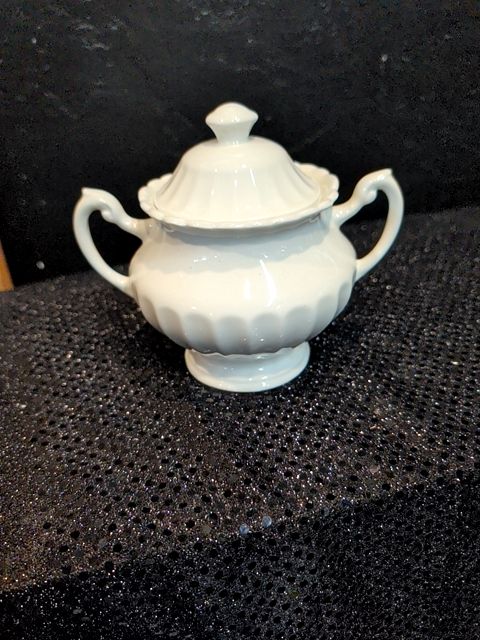 J. & G. Meakin England Classic White Lidded Sugar Bowl