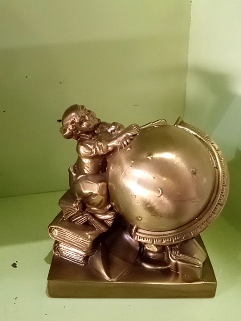 Gold Unbranded Brass astronomer bookend, Medium