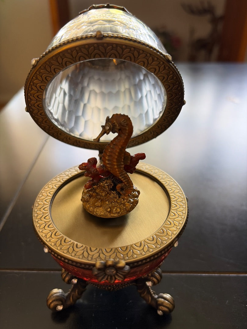 “Seahorse” crystal egg music box