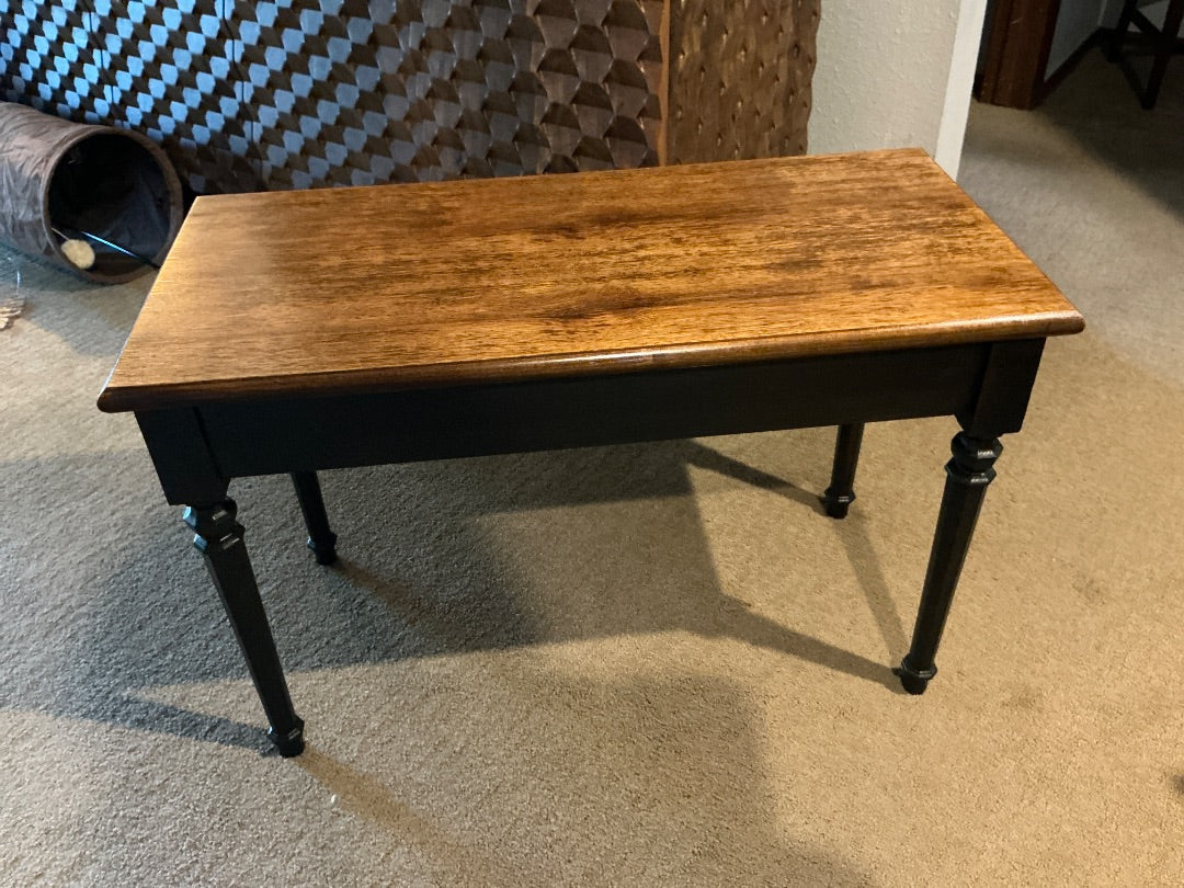 Black and wood Piano bench