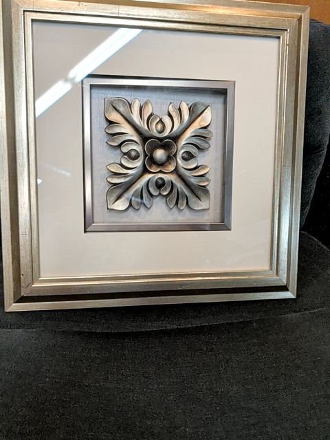 Decorative wall plaque