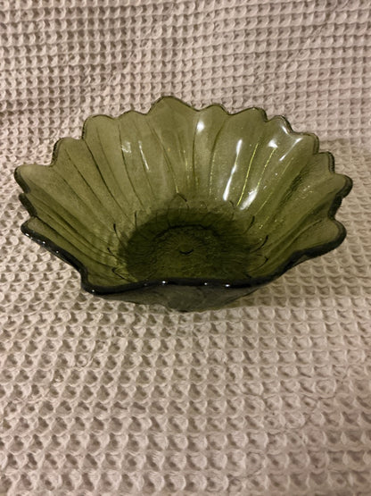 green Indiana Glass Indiana Green Sunflower bowl, 7”
