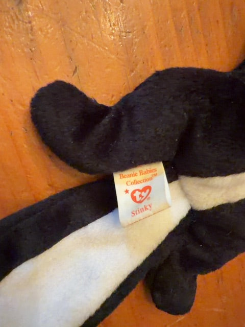 Beanie baby Stinky. With tag.