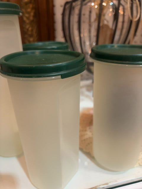 Hunter green Tupperware Modular round container 22oz., 22oz