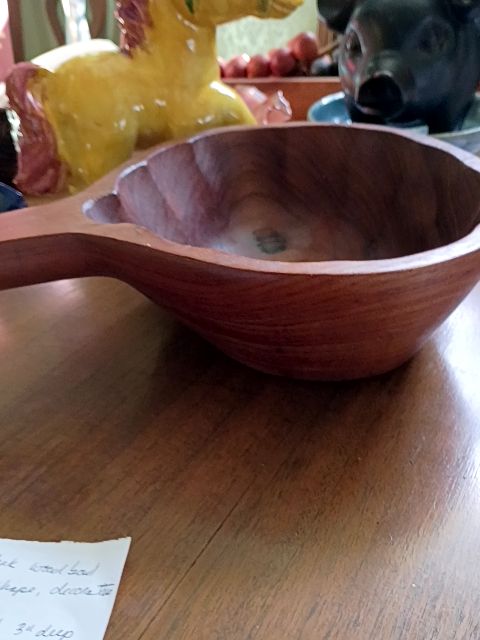 Vintage carved wood bowl 9" x 3", handle 2" x 4"