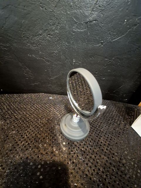 3 inch Round Standing Mirror, 3 inch