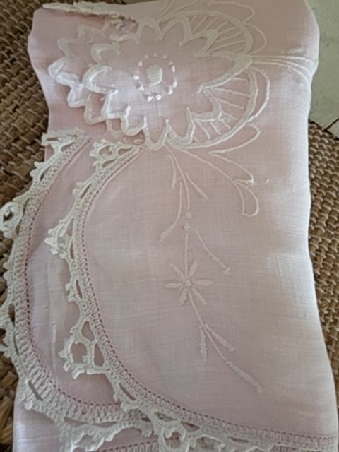 Antique runner pink & white