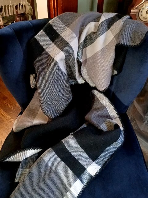 Reversible black/white checkered wrap w/belt, Medium