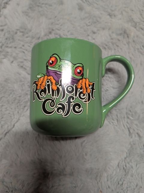 Green Cha! Cha! 1999 Rainforest Cafe Mug, 4" x 4.5"