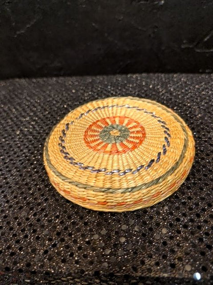 Small weaved tray