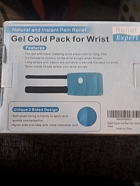 Blue and Black Relief Expert Gel Ice Pack for wrist