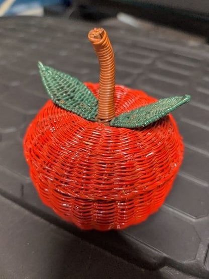 Red  Wicker Apple Basket w/Lid, 4.5" x 5.5"
