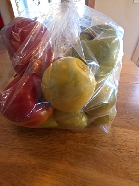 Bag faux apples