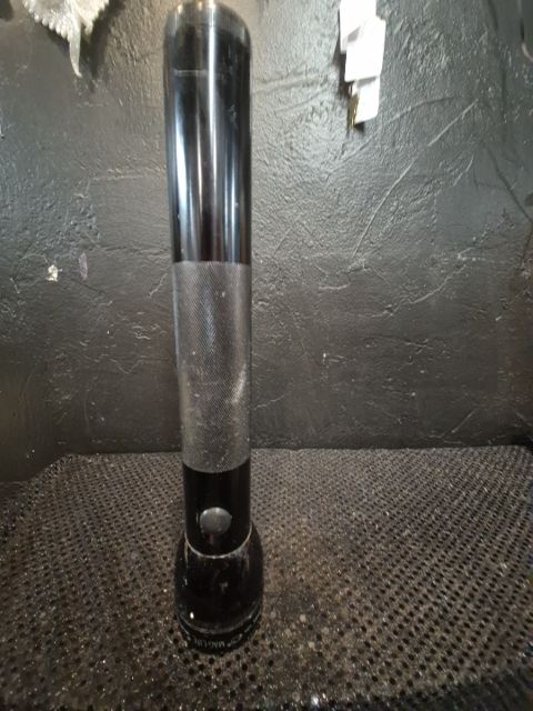 Black  Mag Lite Flashlight, 12"