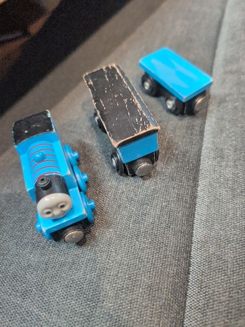 Thomas The Train & 3 Carts Toy Train