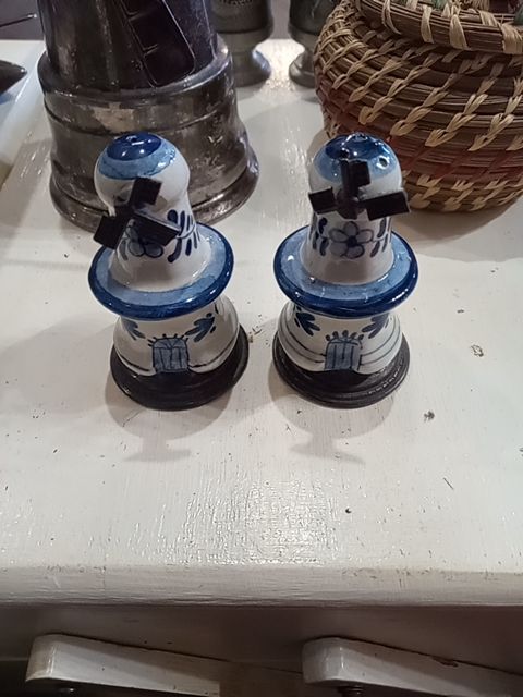 Painted windmill S&P shakers