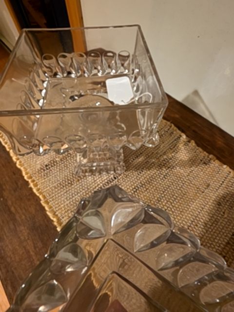 Pedistool candy dish with lid large, 7" x 7"