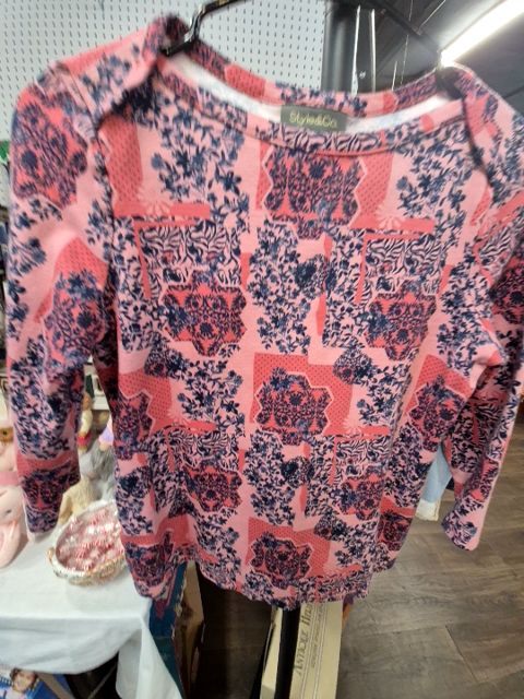 Coral w/Navy floral pattern Style & Co Women's Cotton Shirt, PM