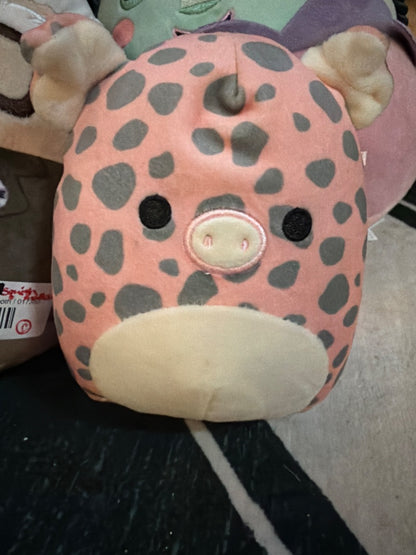 Squishmallow “Aquitaine” Pig, 5”