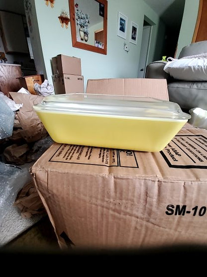 Pyrex Refrigerator dish 503 yellow w/lid