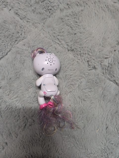 Wowwee 2016 Gigi Unicorn Interactive Fingerling, 4.75"