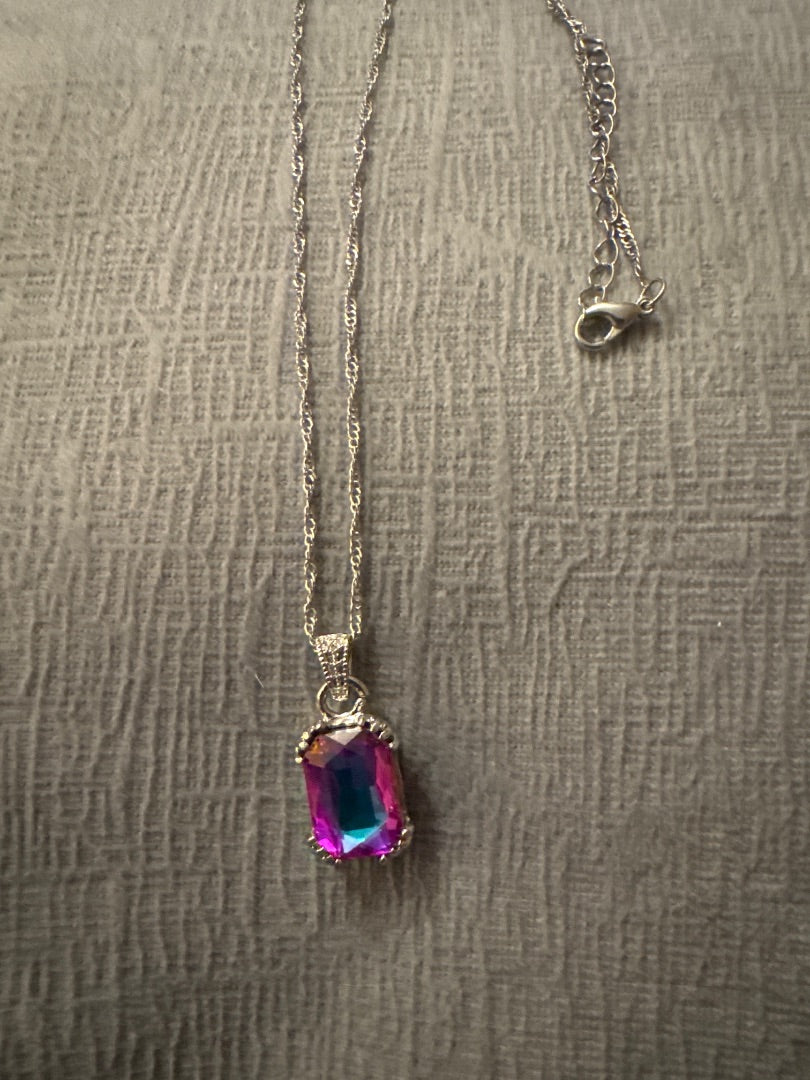 Purple/pink changing Swarovski Pink/purple pendant necklace